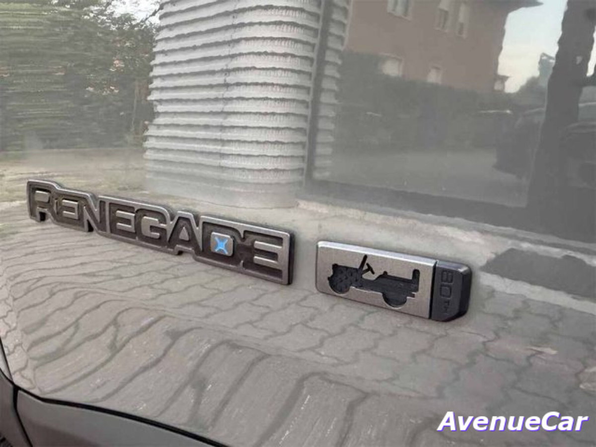 Jeep Renegade 1.3 T4 190CV PHEV 4xe AT6 80th Anniversary (8)