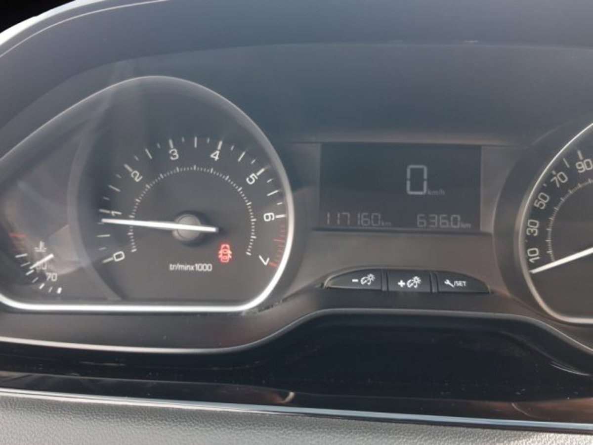 Peugeot 208 82 5 porte Allure (10)