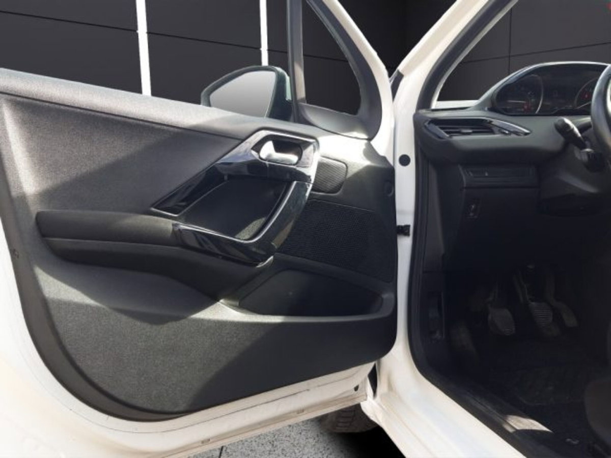 Peugeot 208 82 5 porte Allure (18)