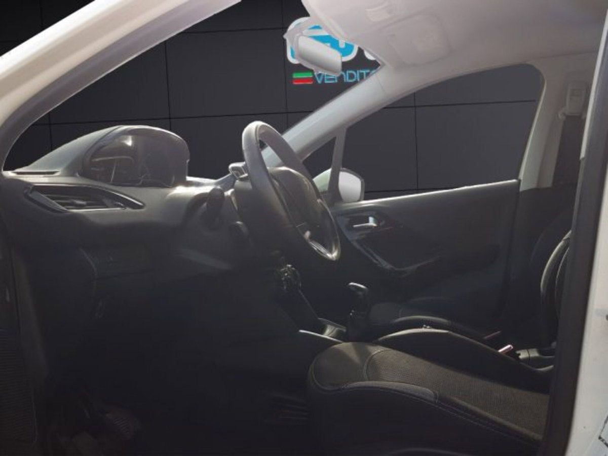 Peugeot 208 82 5 porte Allure (9)