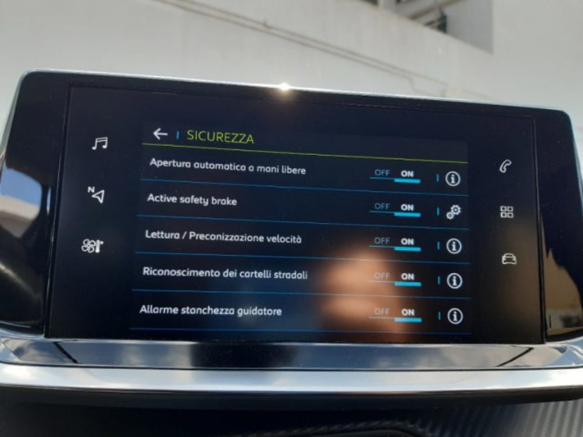 Peugeot 208 motore elettrico 136 CV 5 porte GT (10)
