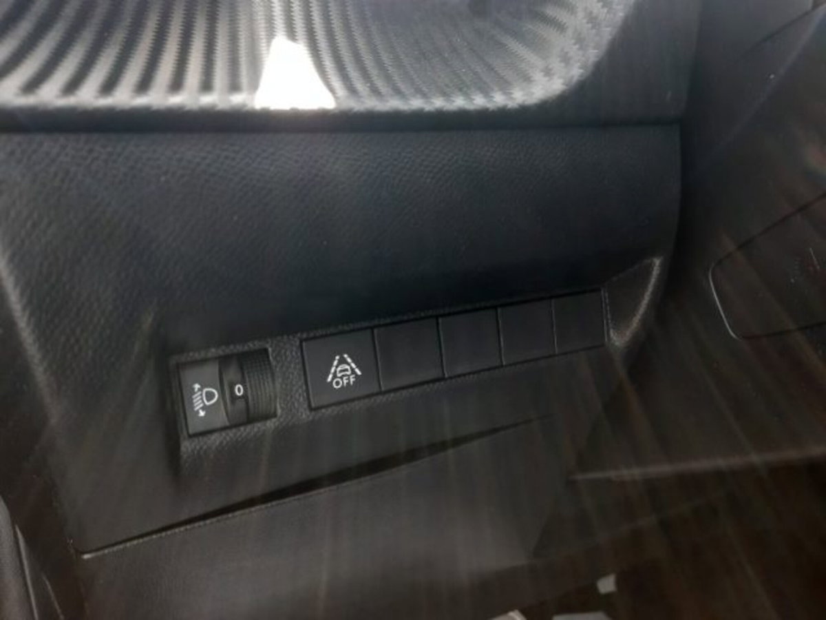 Peugeot 208 motore elettrico 136 CV 5 porte GT (19)