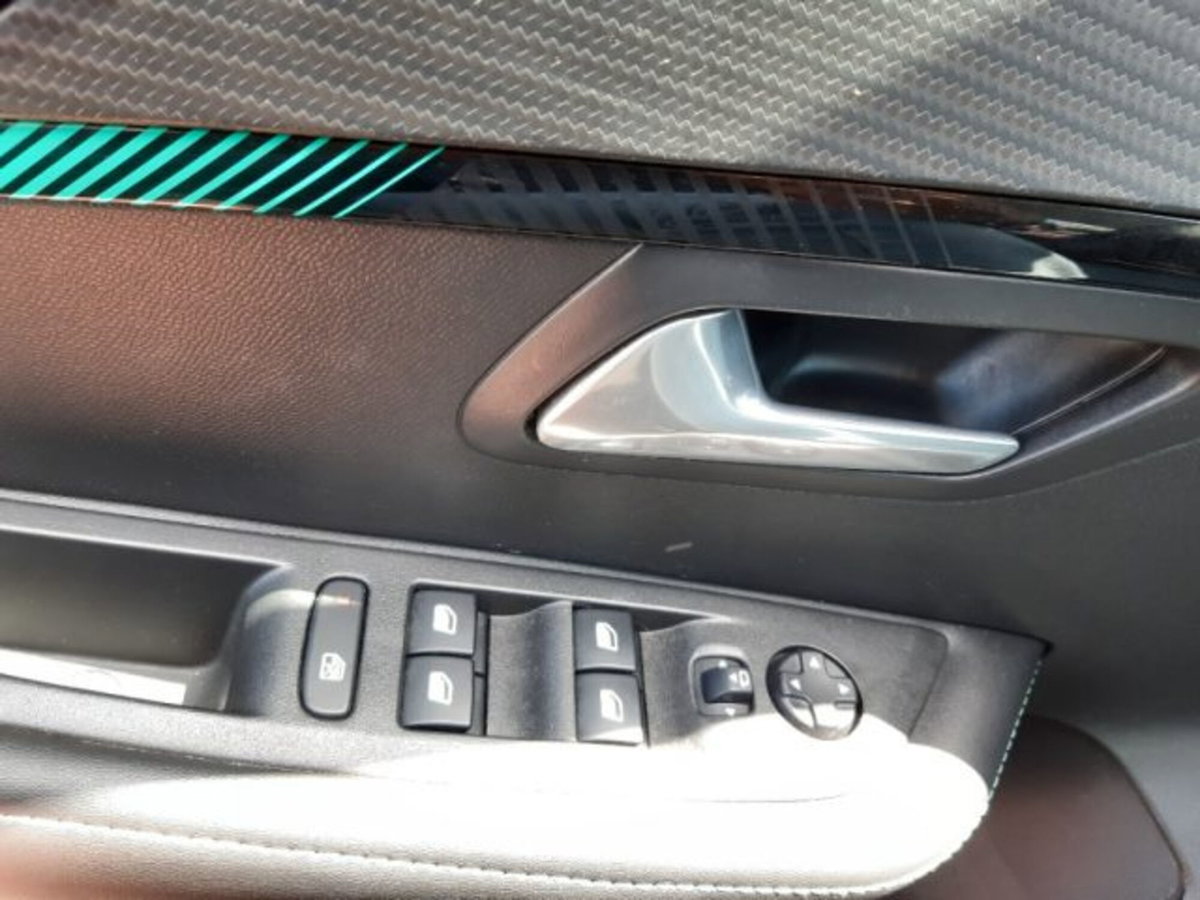 Peugeot 208 motore elettrico 136 CV 5 porte GT (20)
