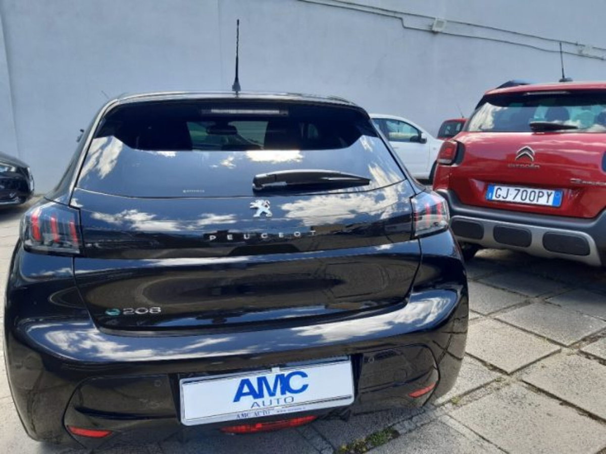 Peugeot 208 motore elettrico 136 CV 5 porte GT (4)