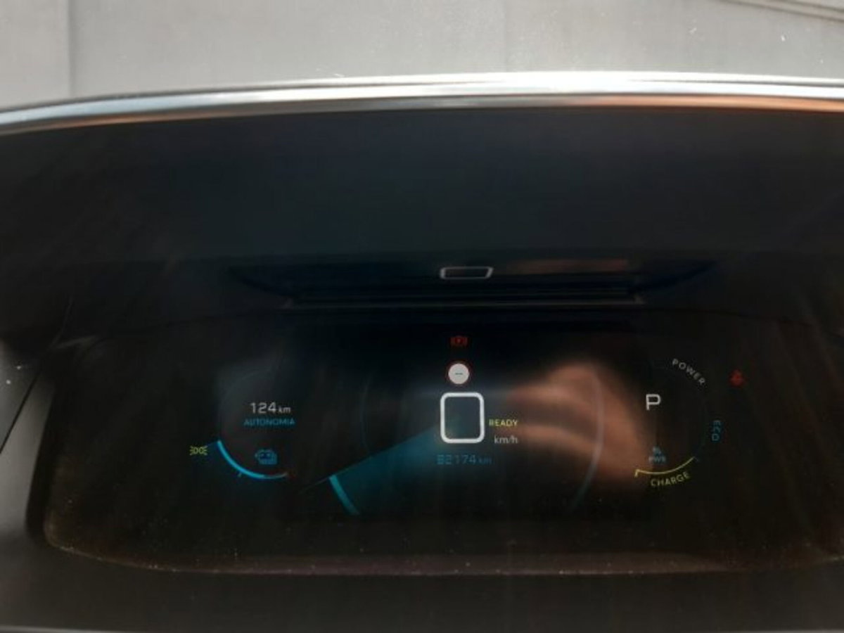 Peugeot 208 motore elettrico 136 CV 5 porte GT (6)