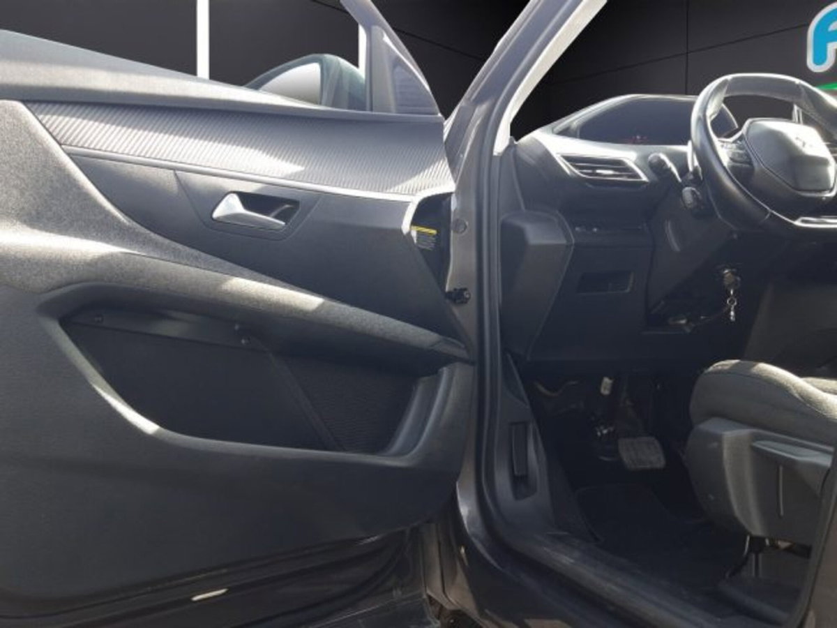 Peugeot 3008 BlueHDi 130 S&S EAT8 GT Pack (18)