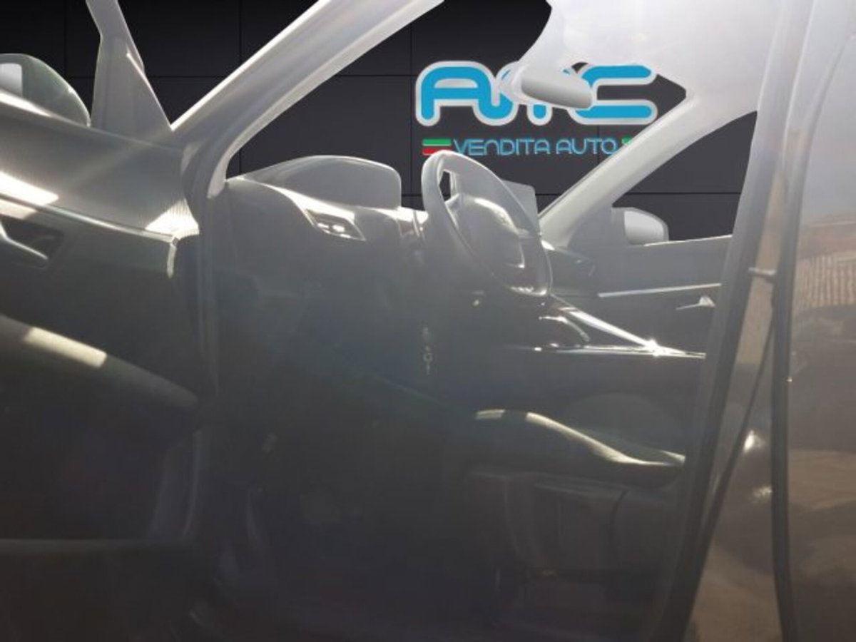 Peugeot 3008 BlueHDi 130 S&S EAT8 GT Pack (9)