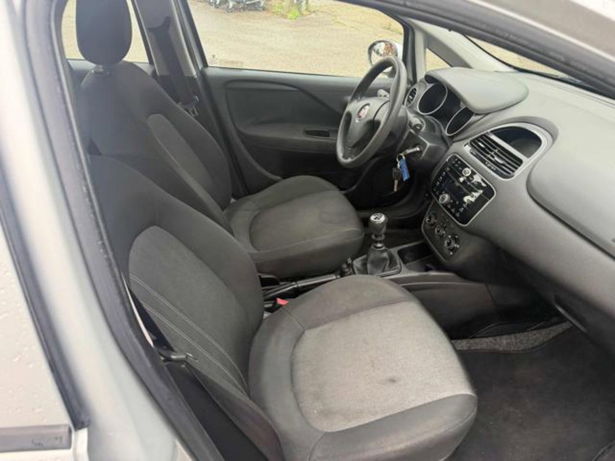 Fiat Punto 1.4 8V 5 porte Easypower Street (9)