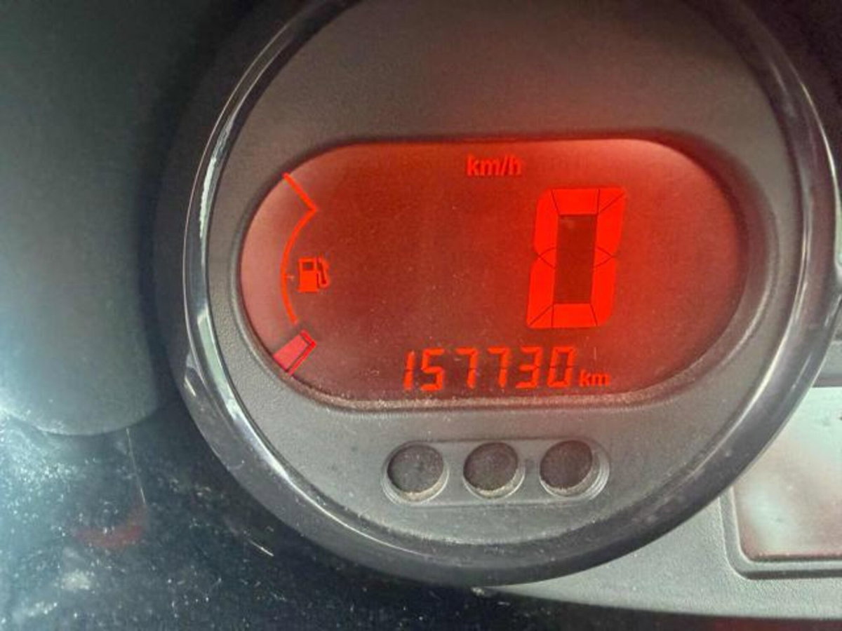 Renault Twingo 1.2 16V Live (11)