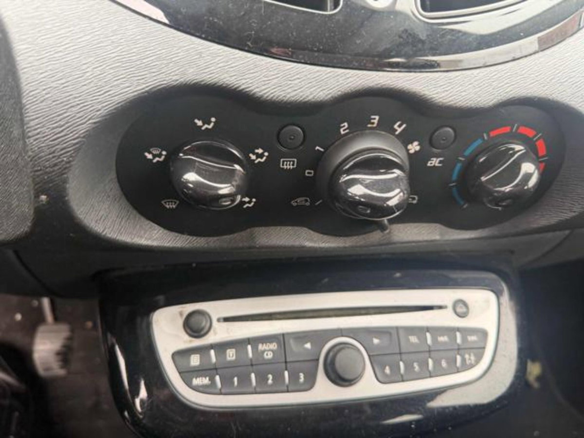 Renault Twingo 1.2 16V Live (12)