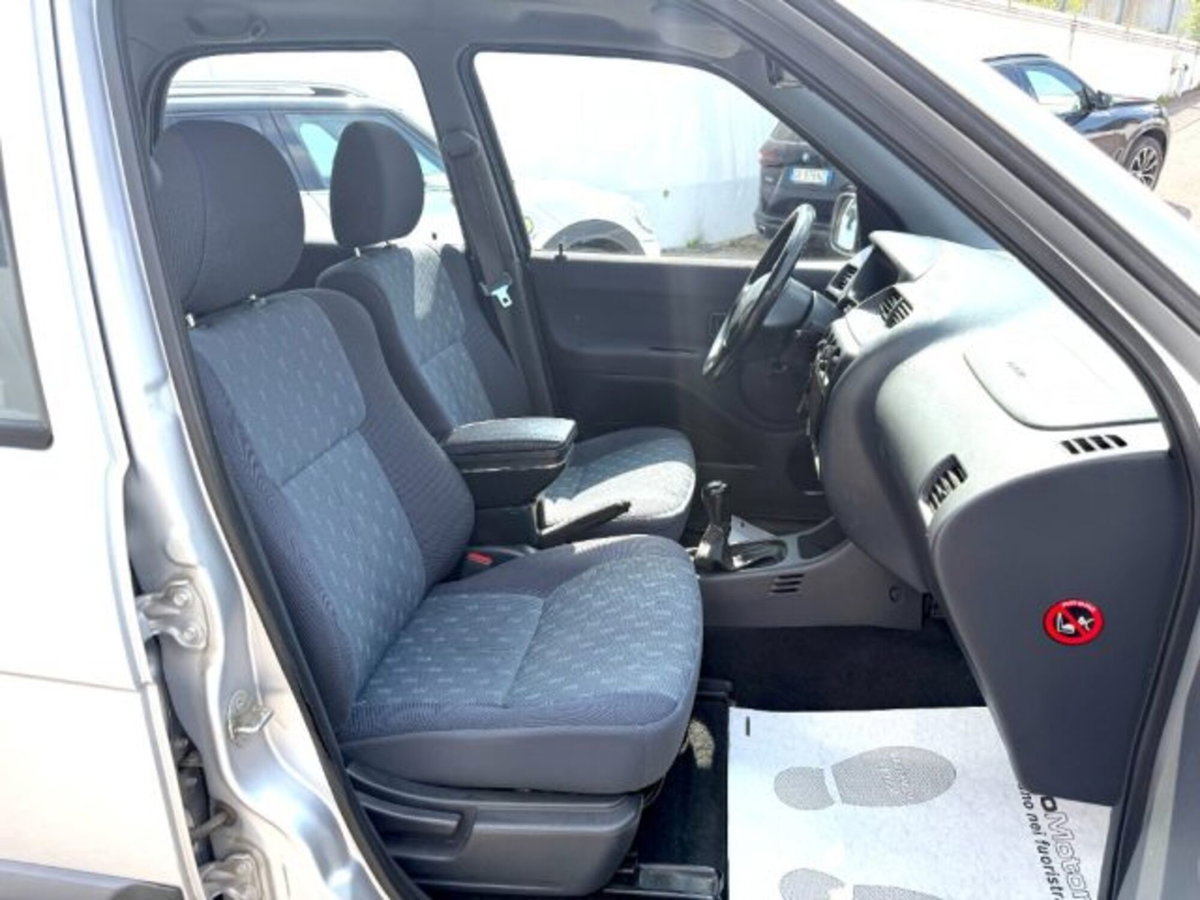 Daihatsu Terios 1.3i 16V cat 4WD SX (2)
