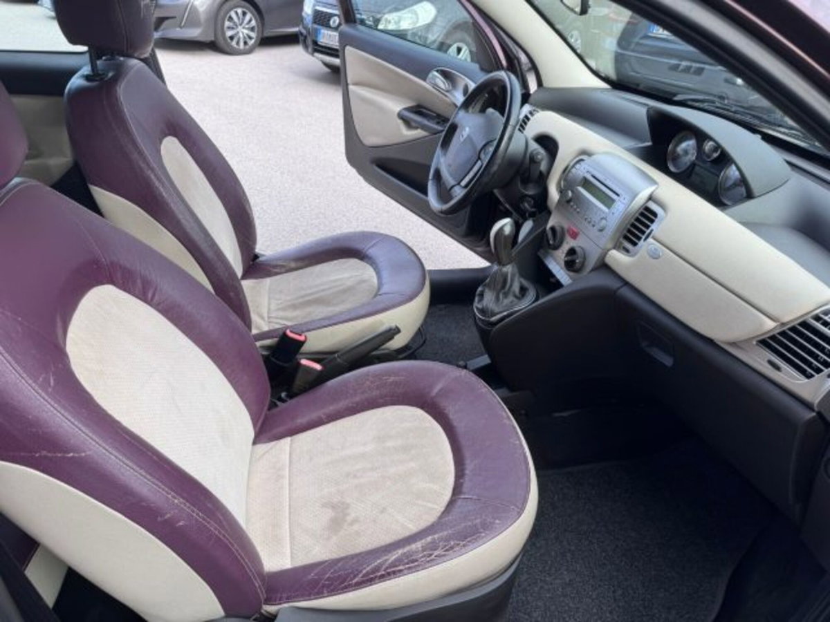 Lancia Ypsilon 1.3 MJT 75 CV Passion (16)