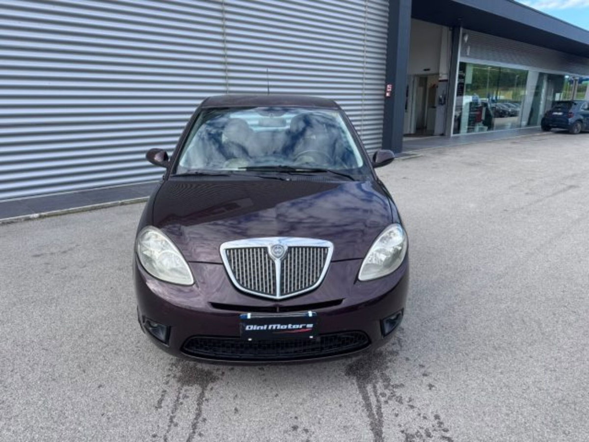 Lancia Ypsilon 1.3 MJT 75 CV Passion (2)