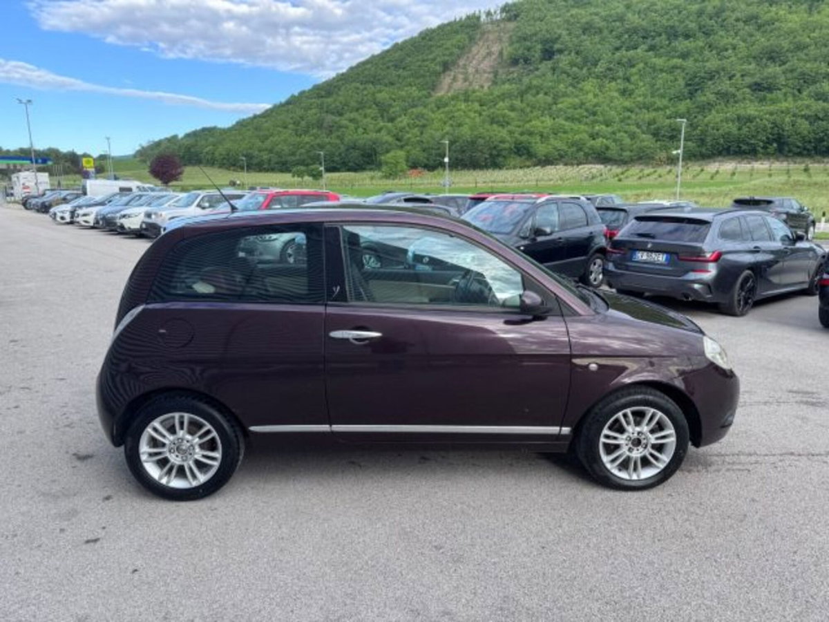 Lancia Ypsilon 1.3 MJT 75 CV Passion (4)