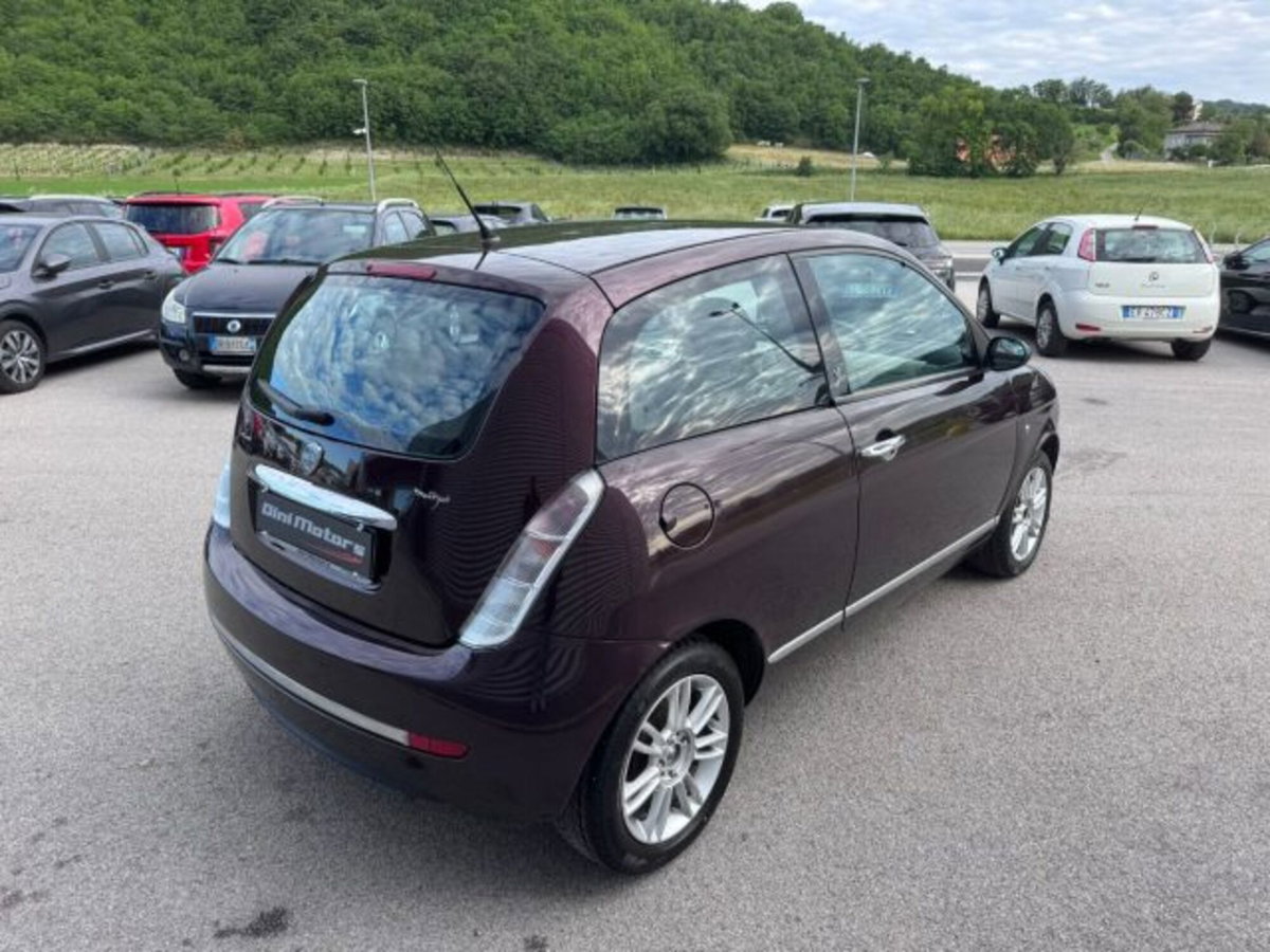 Lancia Ypsilon 1.3 MJT 75 CV Passion (5)
