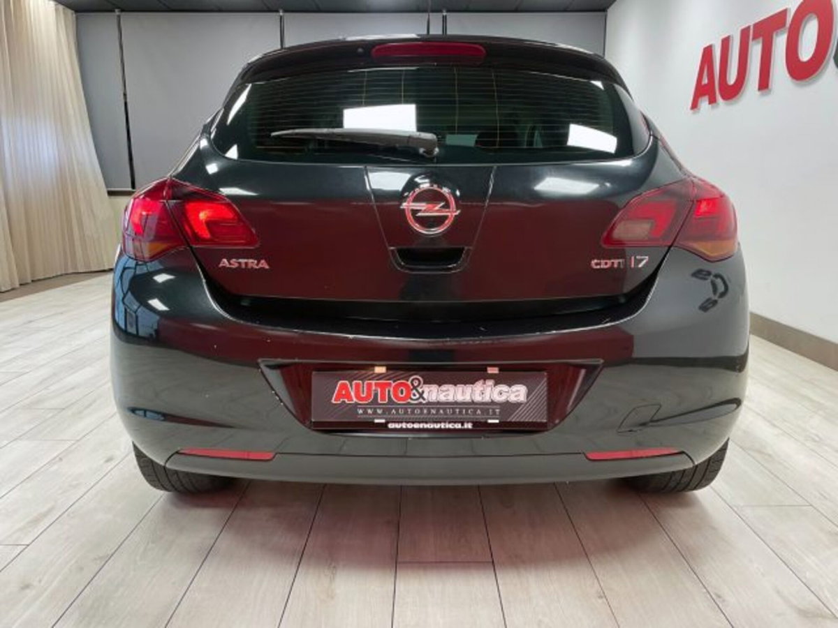 Opel Astra 1.7 CDTI 110CV 4 porte Cosmo (10)