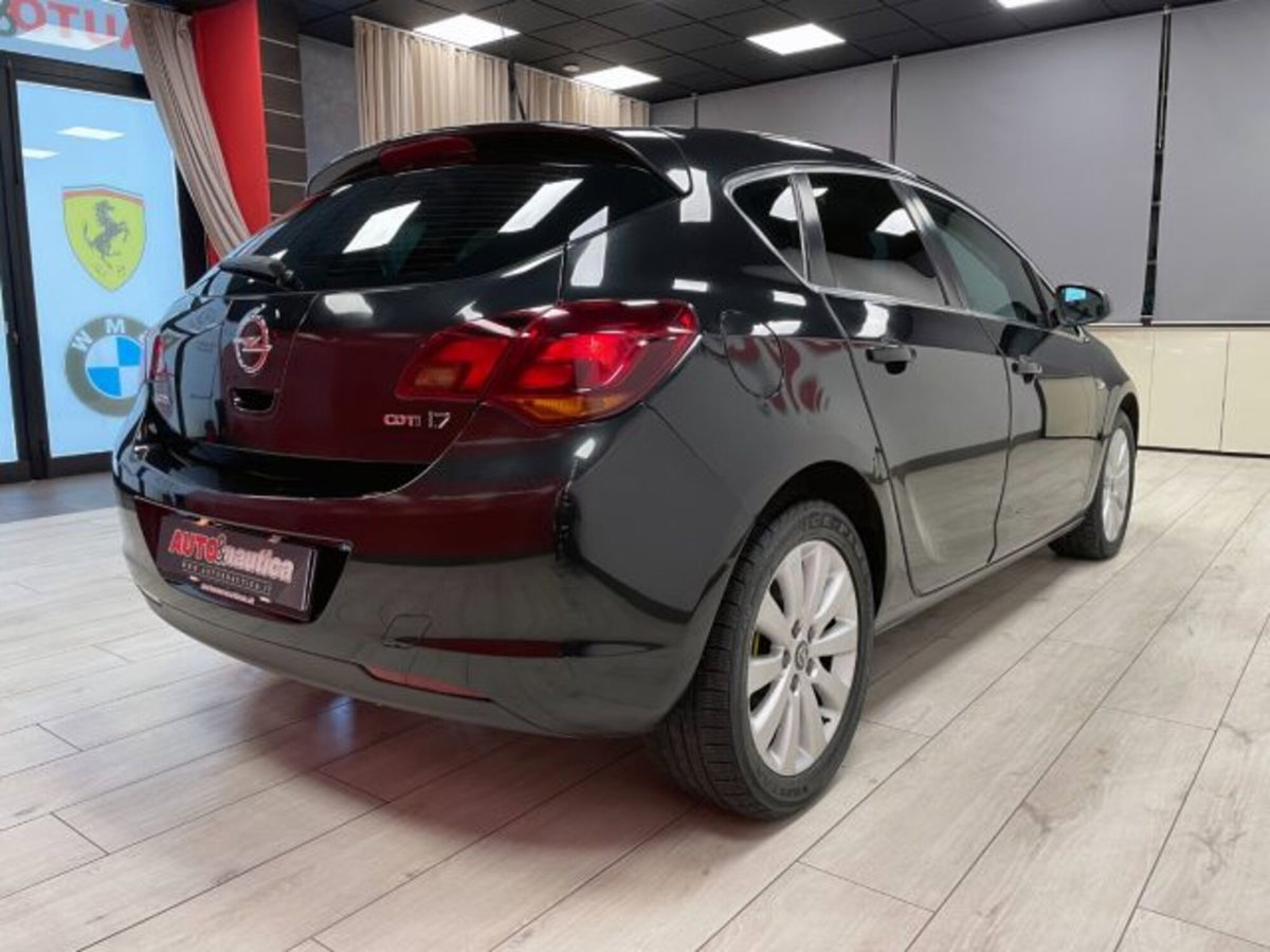 Opel Astra 1.7 CDTI 110CV 4 porte Cosmo (11)