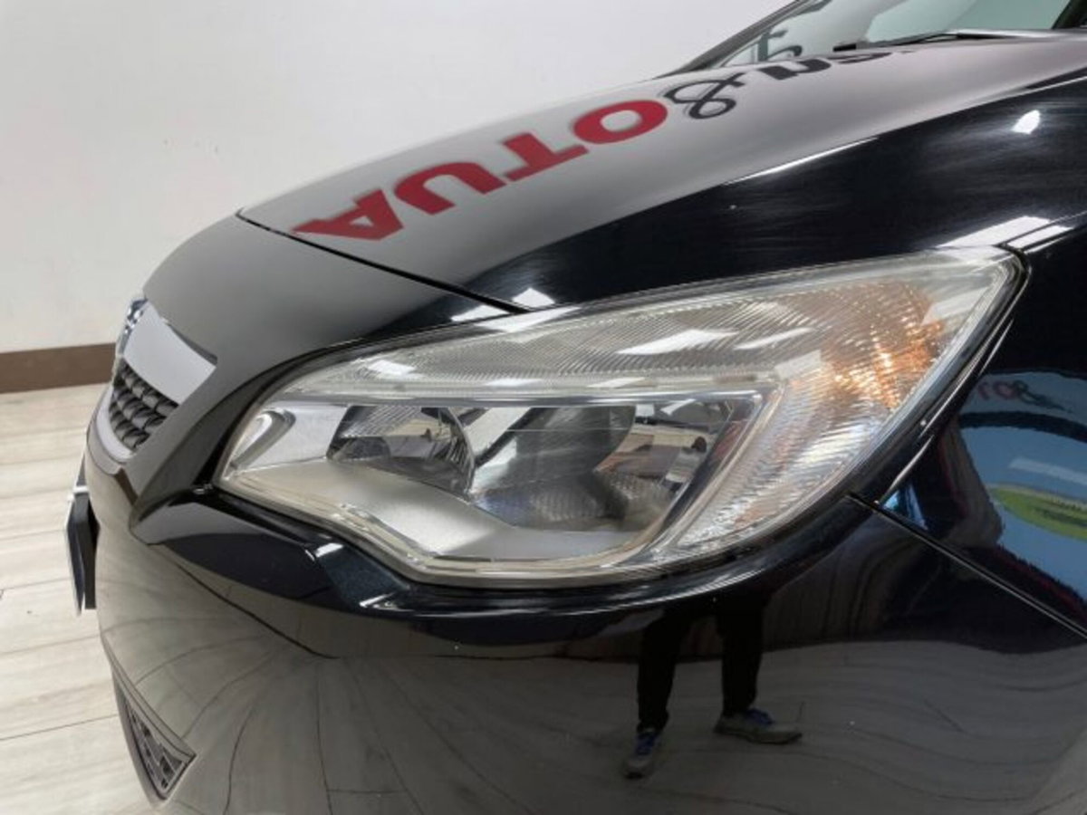 Opel Astra 1.7 CDTI 110CV 4 porte Cosmo (12)