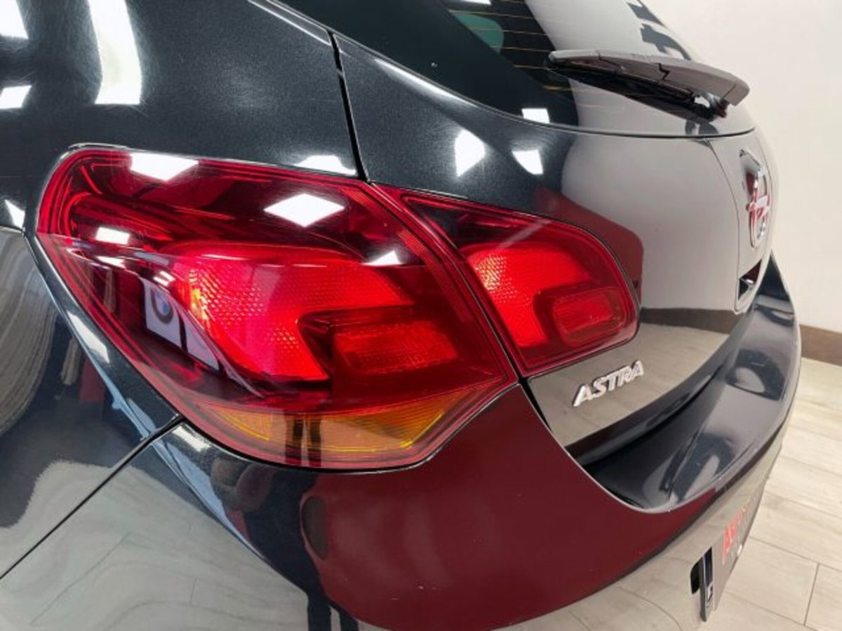 Opel Astra 1.7 CDTI 110CV 4 porte Cosmo (13)