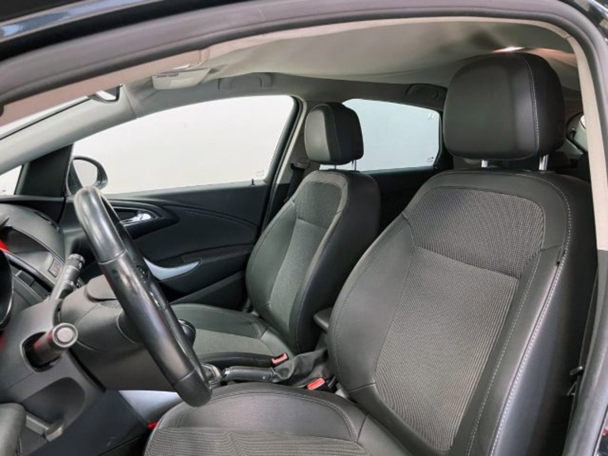 Opel Astra 1.7 CDTI 110CV 4 porte Cosmo (18)