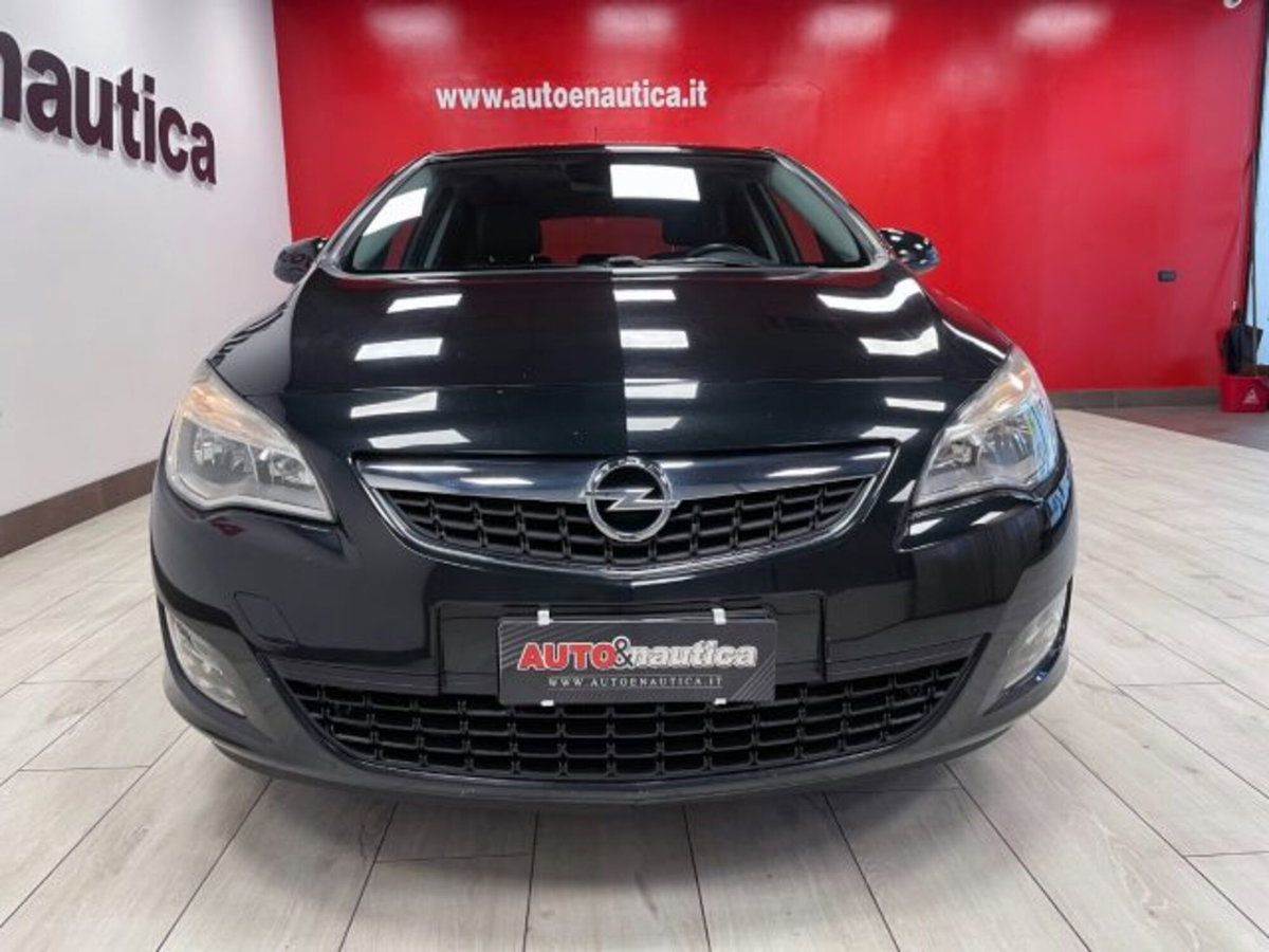 Opel Astra 1.7 CDTI 110CV 4 porte Cosmo (4)