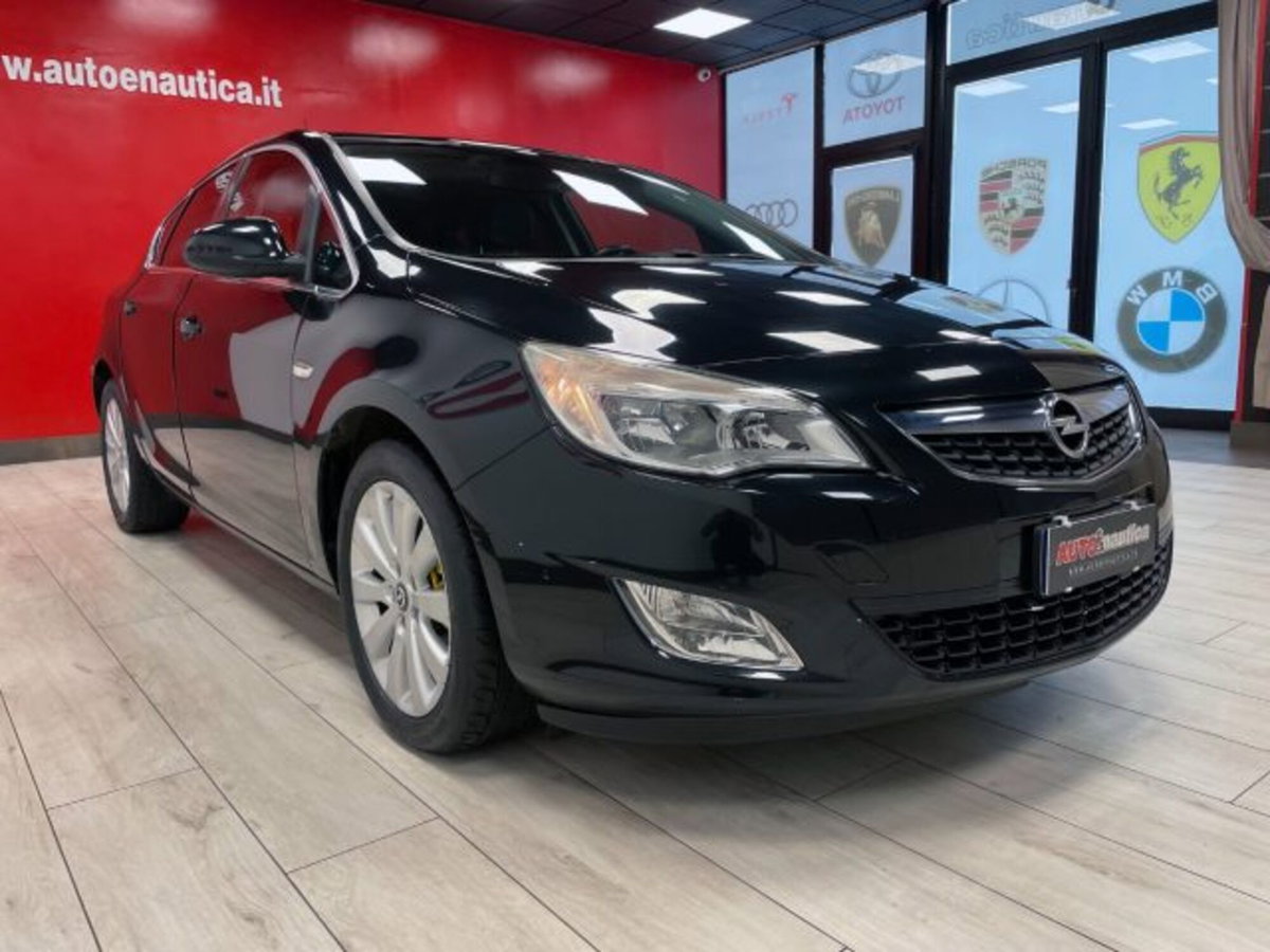 Opel Astra 1.7 CDTI 110CV 4 porte Cosmo (5)