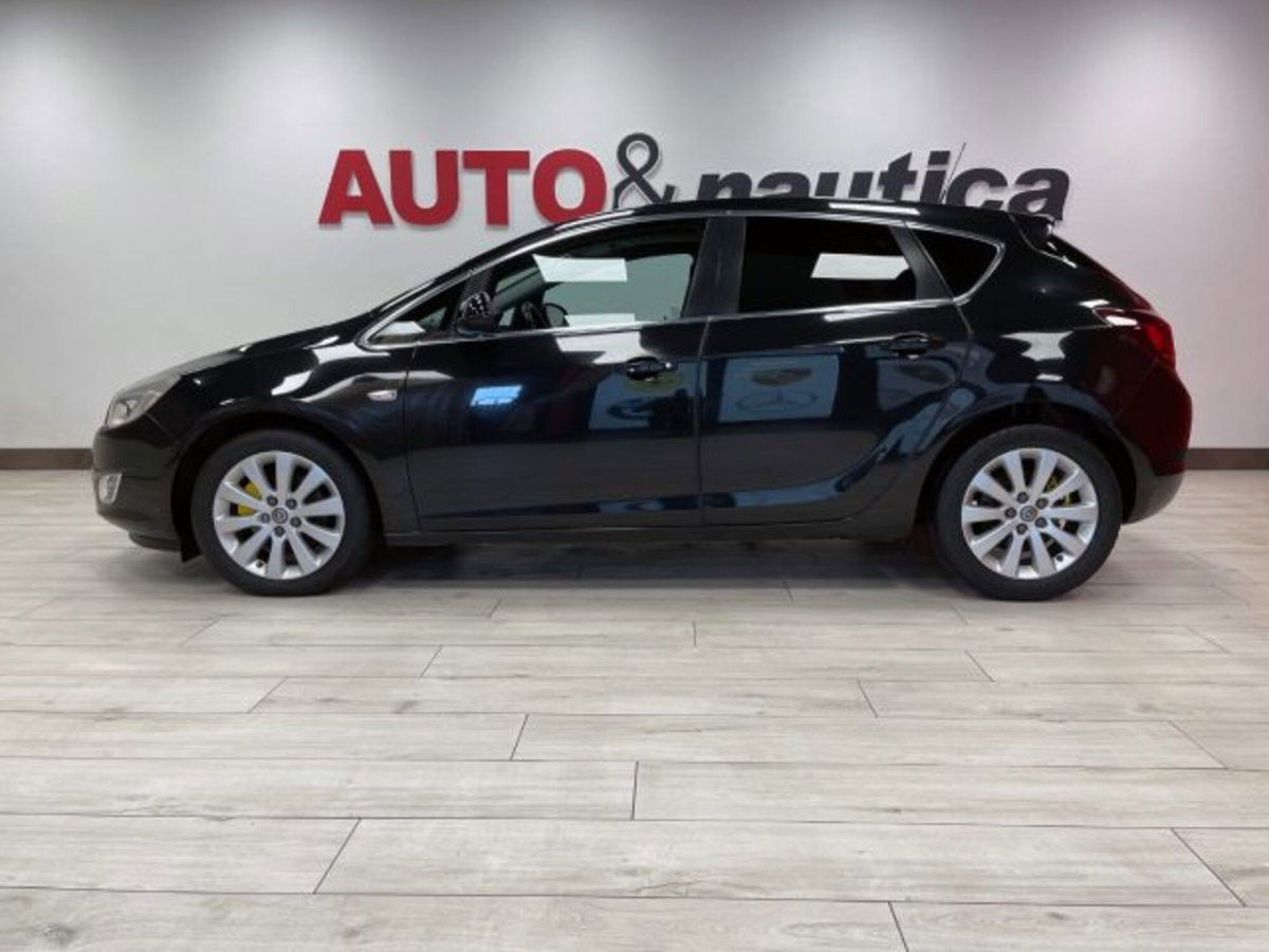 Opel Astra 1.7 CDTI 110CV 4 porte Cosmo (6)