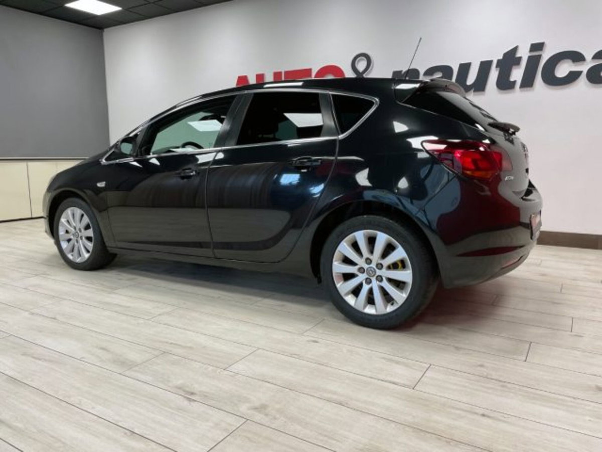 Opel Astra 1.7 CDTI 110CV 4 porte Cosmo (7)