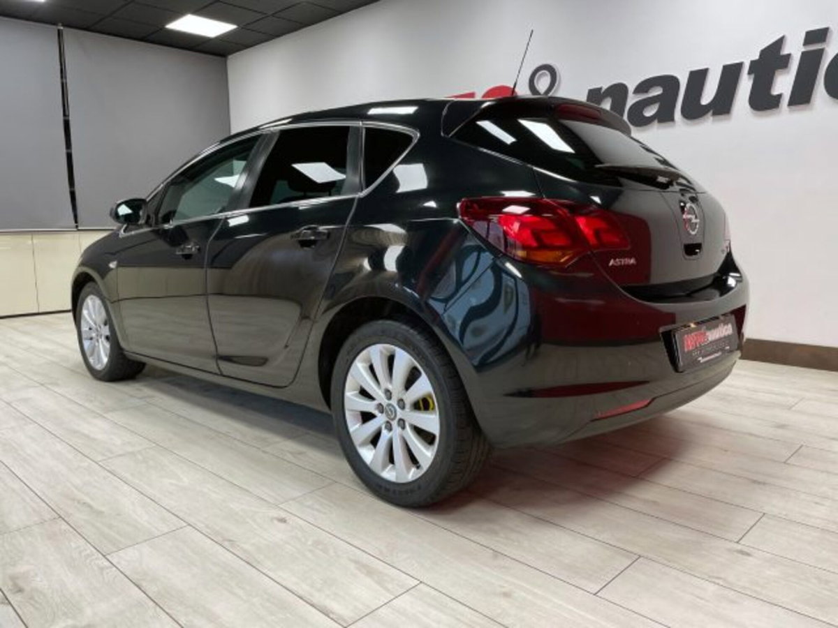 Opel Astra 1.7 CDTI 110CV 4 porte Cosmo (8)