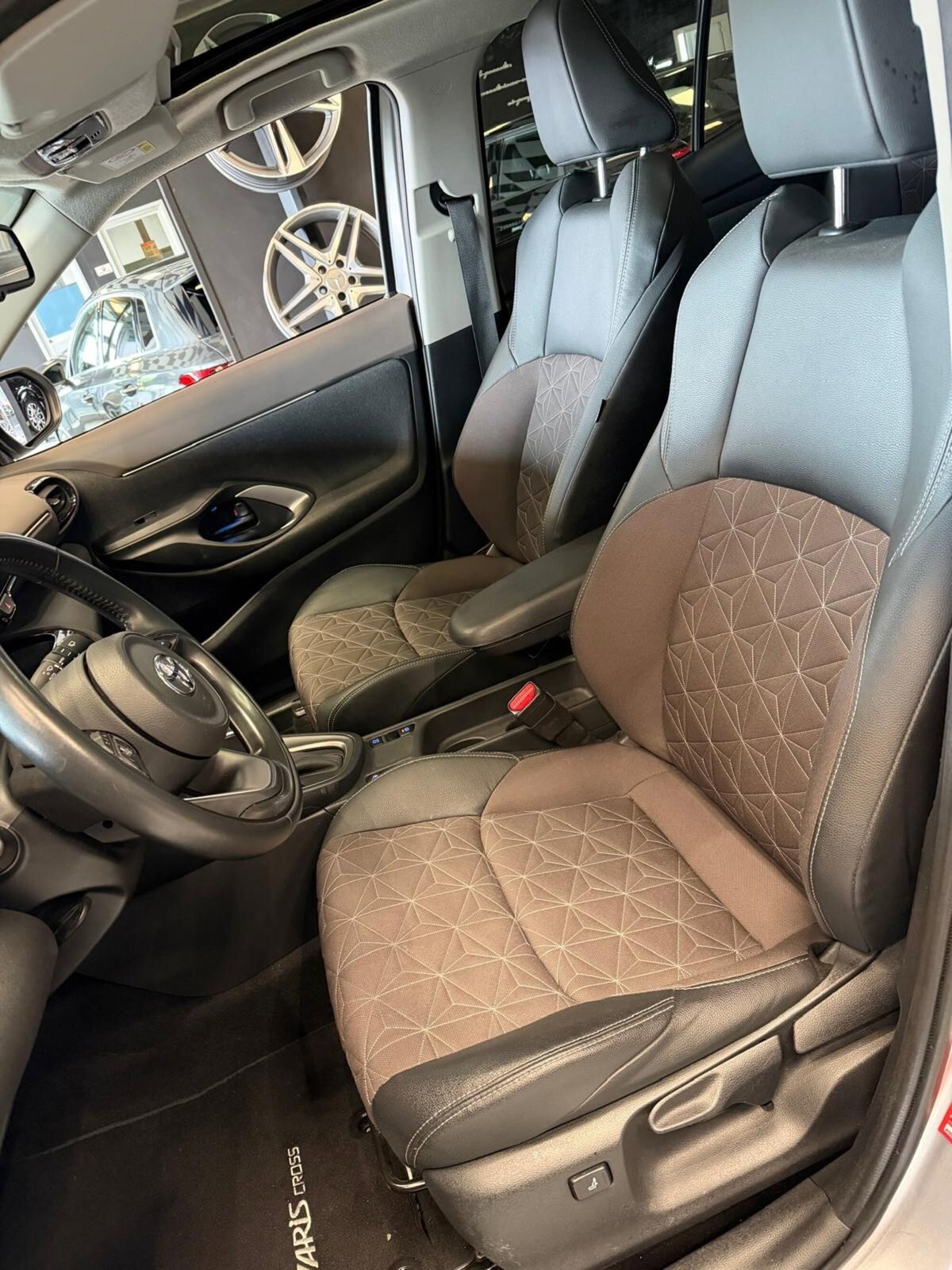 Toyota Yaris Cross 1.5 Hybrid 5p. E-CVT Lounge (13)