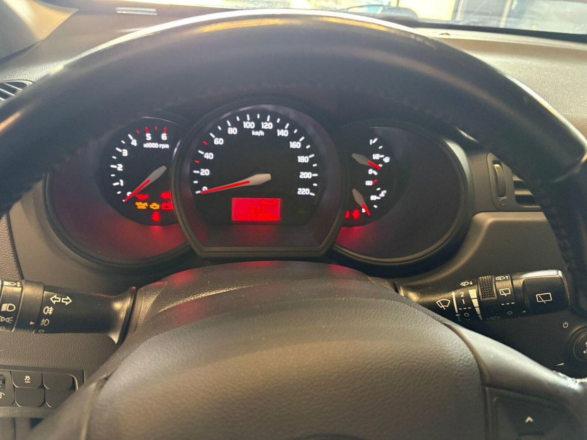 Kia Rio 1.1 CRDi 5p. Cool (12)