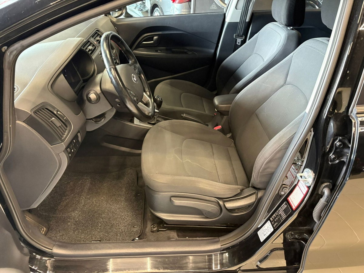 Kia Rio 1.1 CRDi 5p. Cool (9)