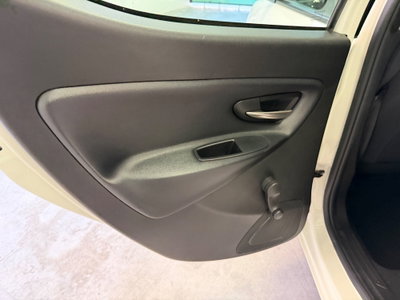 Lancia Ypsilon 1.2 69 CV 5 porte GPL Ecochic Gold (12)