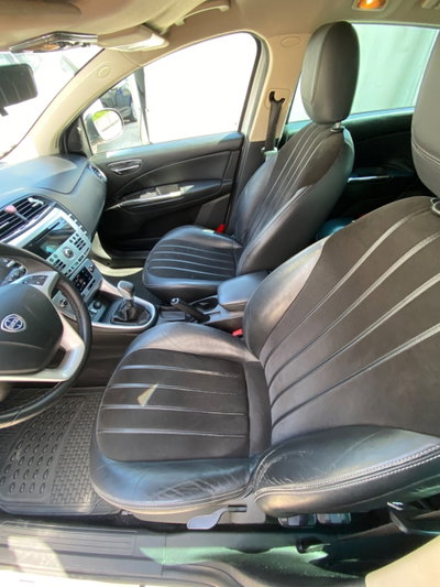 Lancia Delta 1.6 MJT DPF 105 CV Gold (9)