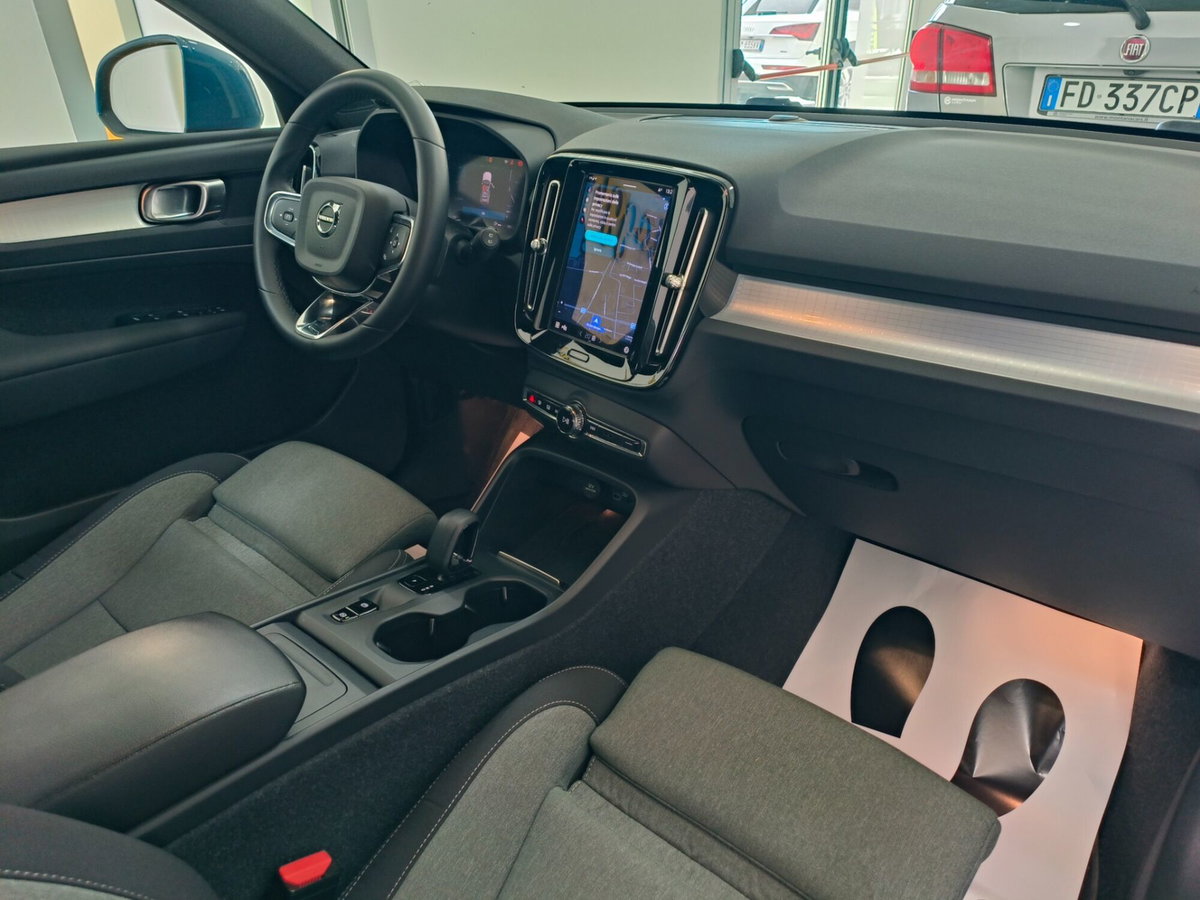 Volvo XC40 B3 automatico Core (11)