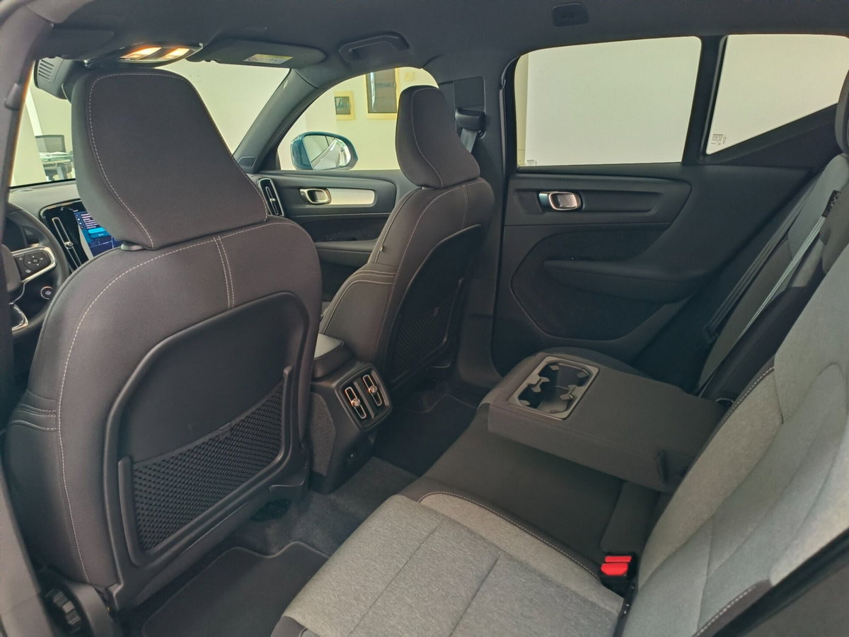 Volvo XC40 B3 automatico Core (14)