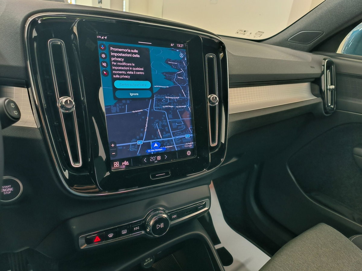 Volvo XC40 B3 automatico Core (16)