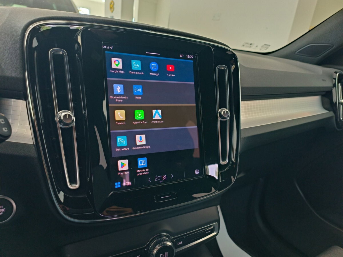 Volvo XC40 B3 automatico Core (17)
