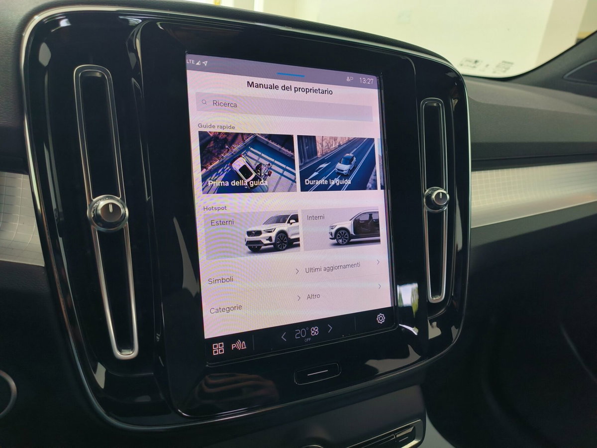 Volvo XC40 B3 automatico Core (18)
