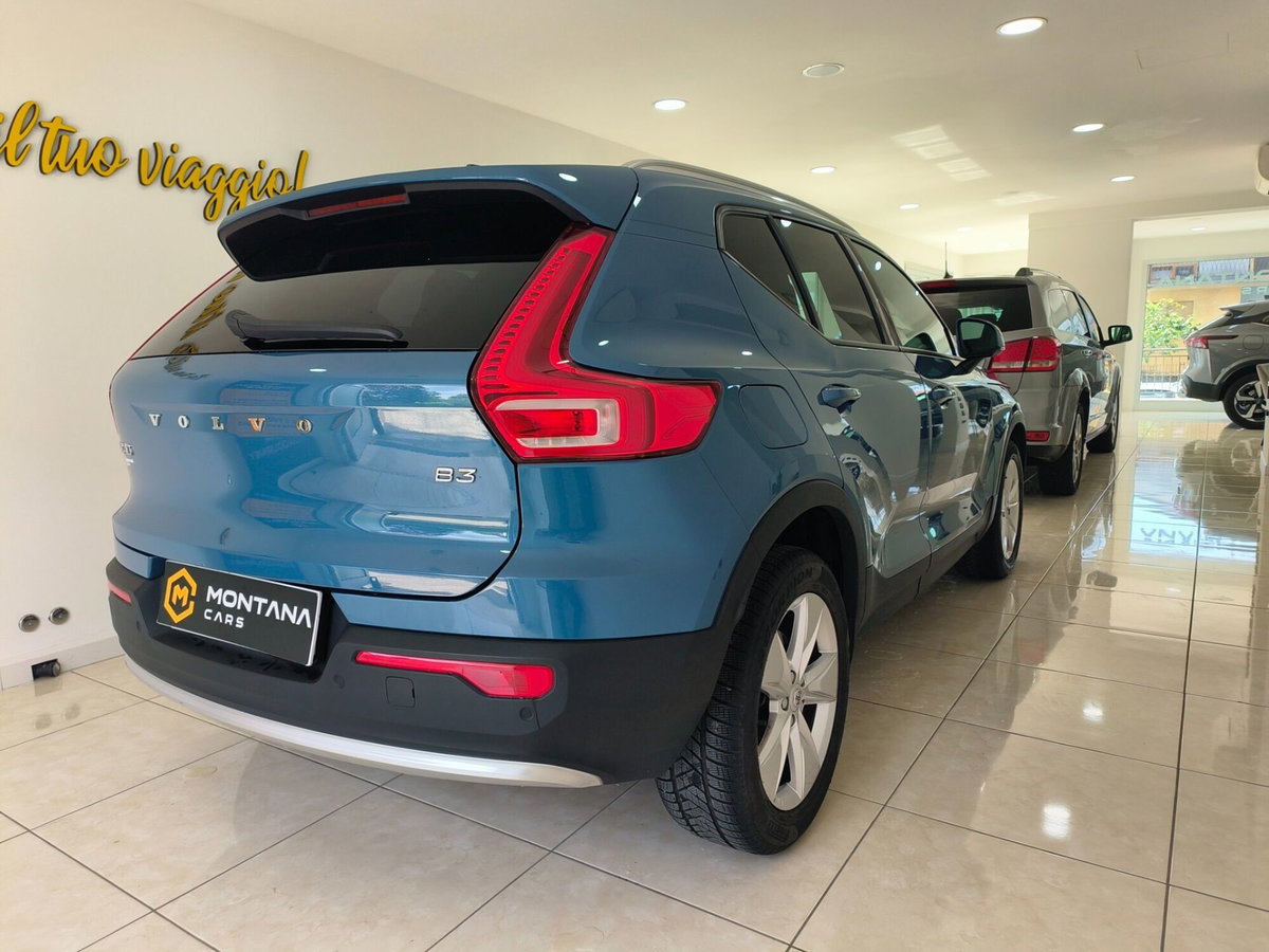 Volvo XC40 B3 automatico Core (8)
