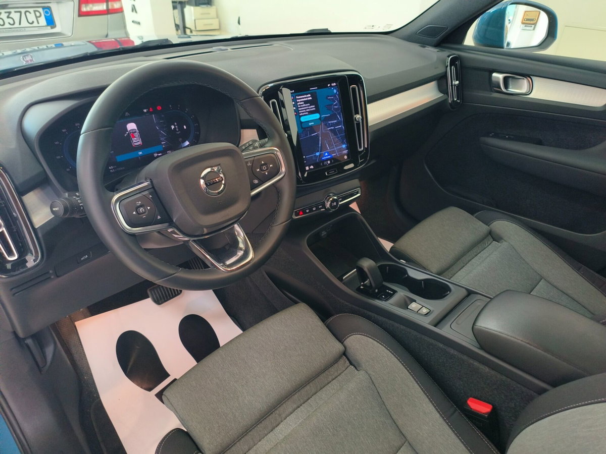 Volvo XC40 B3 automatico Core (9)