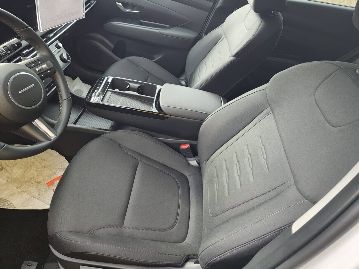 Hyundai Tucson 1.6 crdi 48V Business 2wd dct (8)