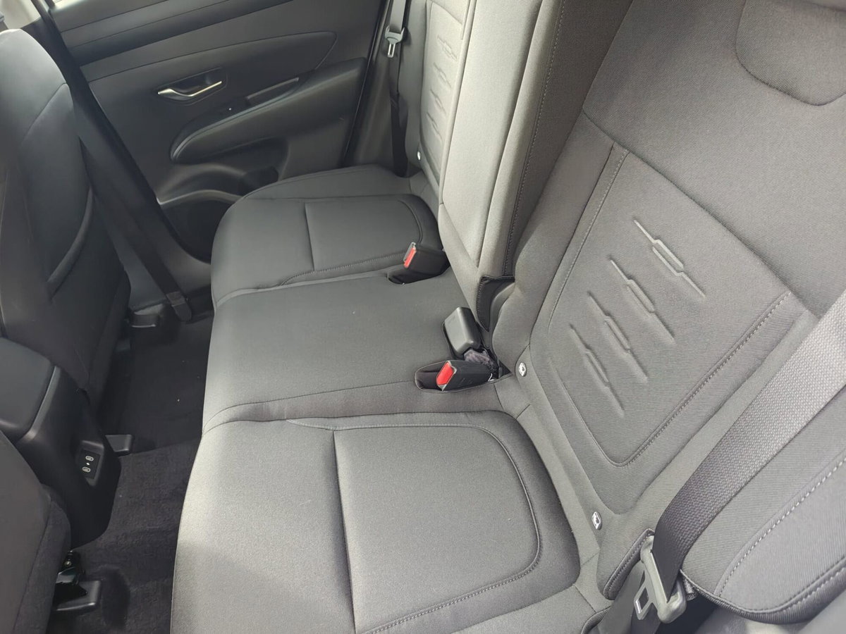 Hyundai Tucson 1.6 crdi 48V Business 2wd dct (9)