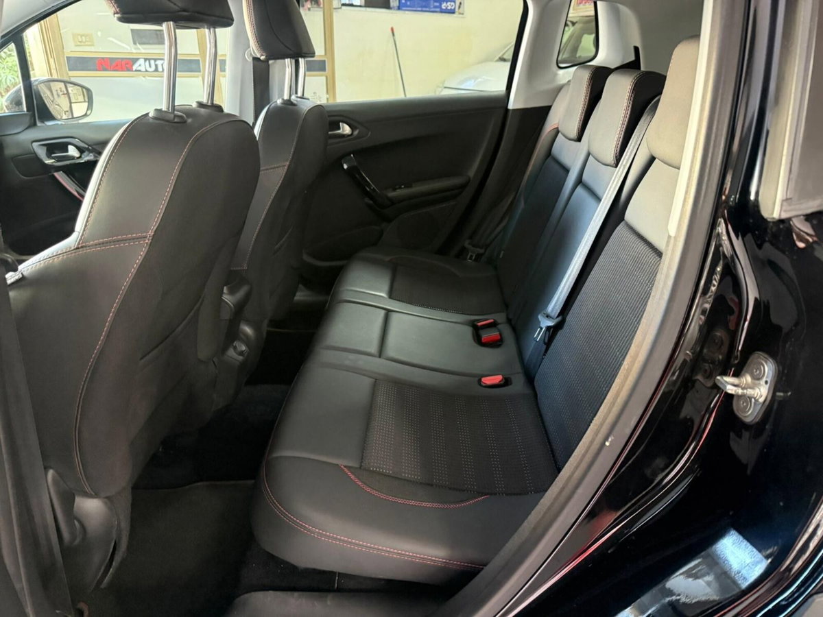 Peugeot 2008 BlueHDi 100 S&S GT Line (12)