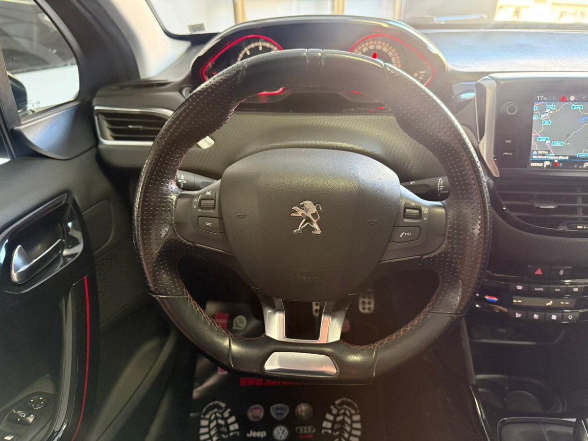 Peugeot 2008 BlueHDi 100 S&S GT Line (18)