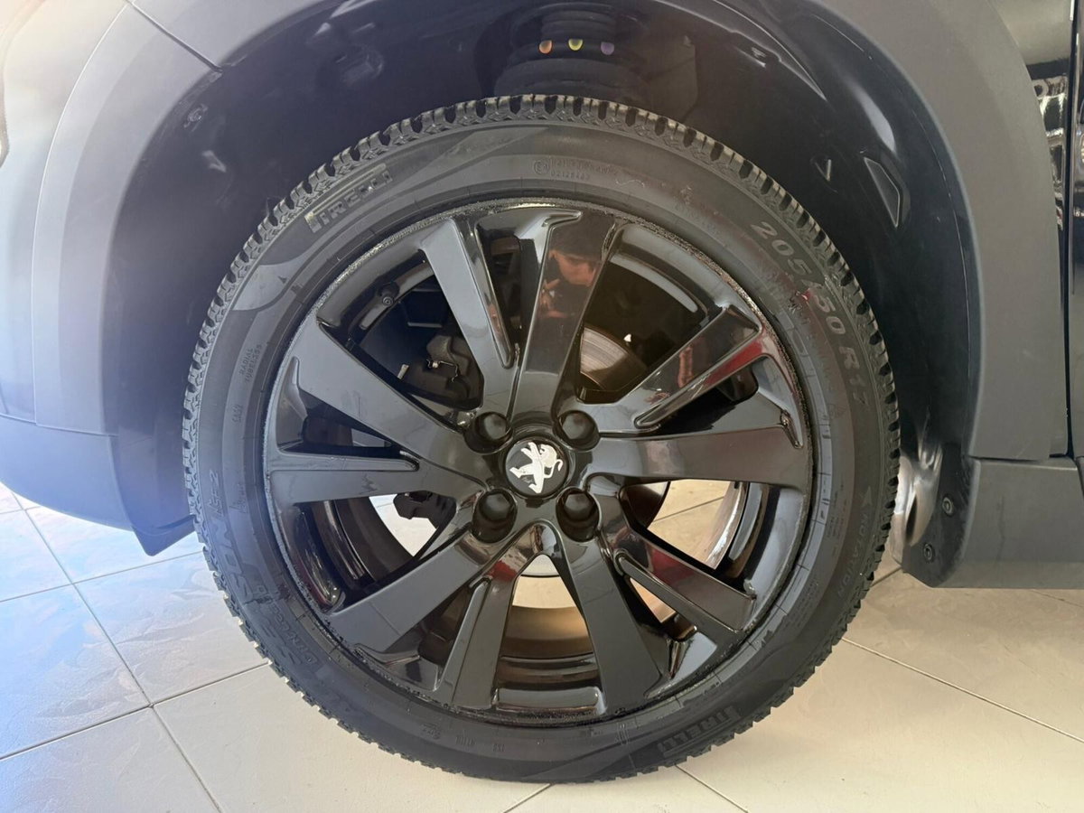 Peugeot 2008 BlueHDi 100 S&S GT Line (9)