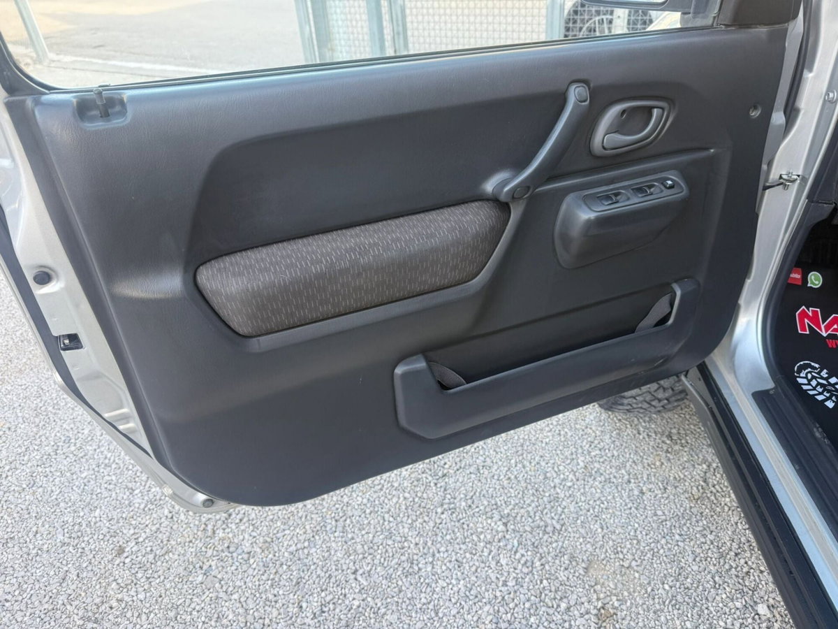 Suzuki Jimny 1.5 DDiS cat 4WD JLX Più (18)