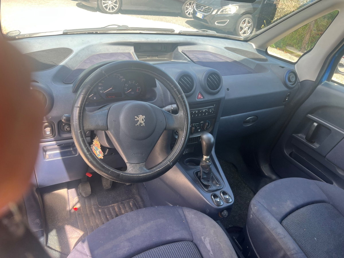 Peugeot 1007 1.4 Trendy (7)
