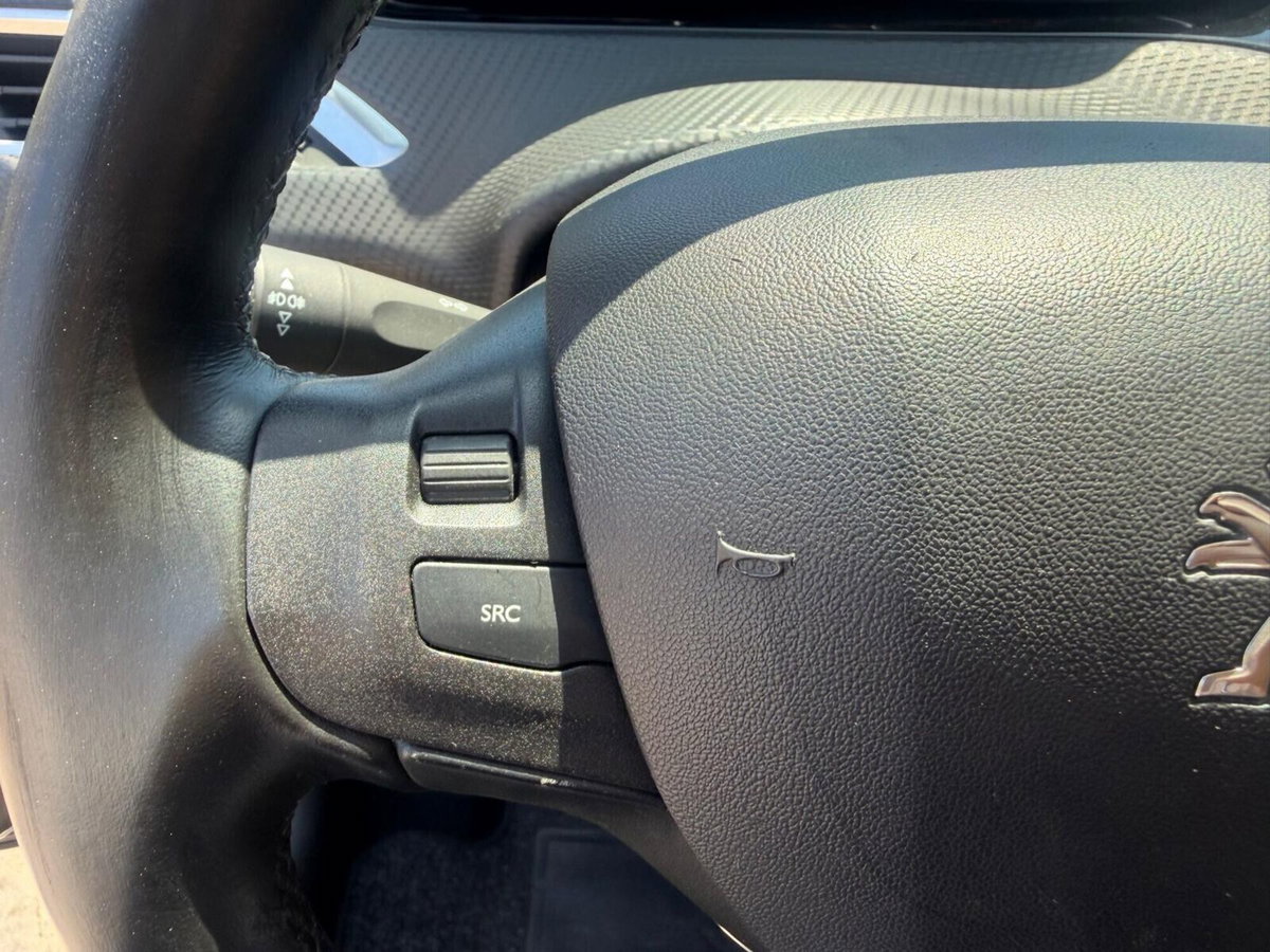 Peugeot 2008 100 S&S Allure (16)