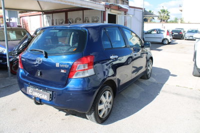 Toyota Yaris 1.D-4D DPF 5 porte Now (5)